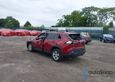 2021 Toyota Rav4 Xle из США, поврежденный, VIN JTMP1RFV4MD070361